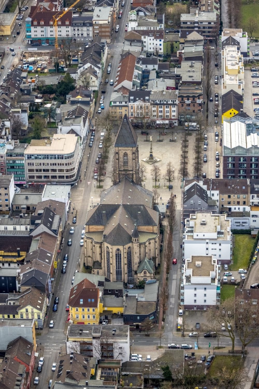 Aerial photograph Oberhausen - Church building Katholische Kirche on Altmarkt and Jobcenter Oberhausen on Marktstrasse in Oberhausen in the state North Rhine-Westphalia, Germany