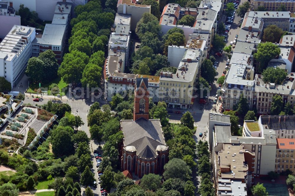 Aerial image Berlin - The neo-Gothic, Catholic Church of St. Matthias on the public place Winterfeldt Platz in Berlin-Schoeneberg