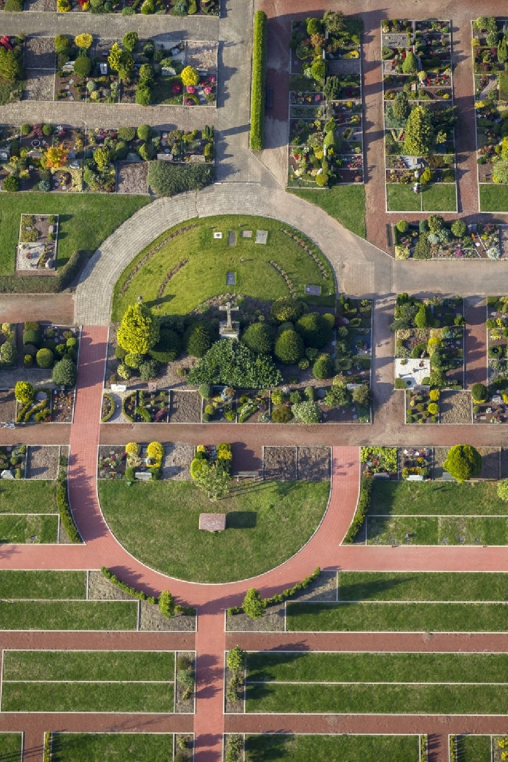 Aerial image Schermbeck - Catholic cemetery with the processional in Schermbeck in the Ruhr area in North Rhine-Westphalia