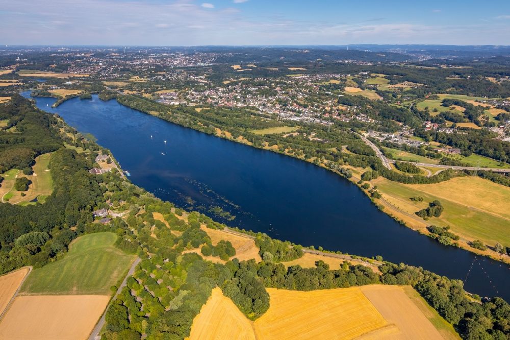 Witten from the bird's eye view: Ruhr reservoir Kembader See with riparian areas in Witten near Bochum in the state North Rhine-Westphalia, Germany