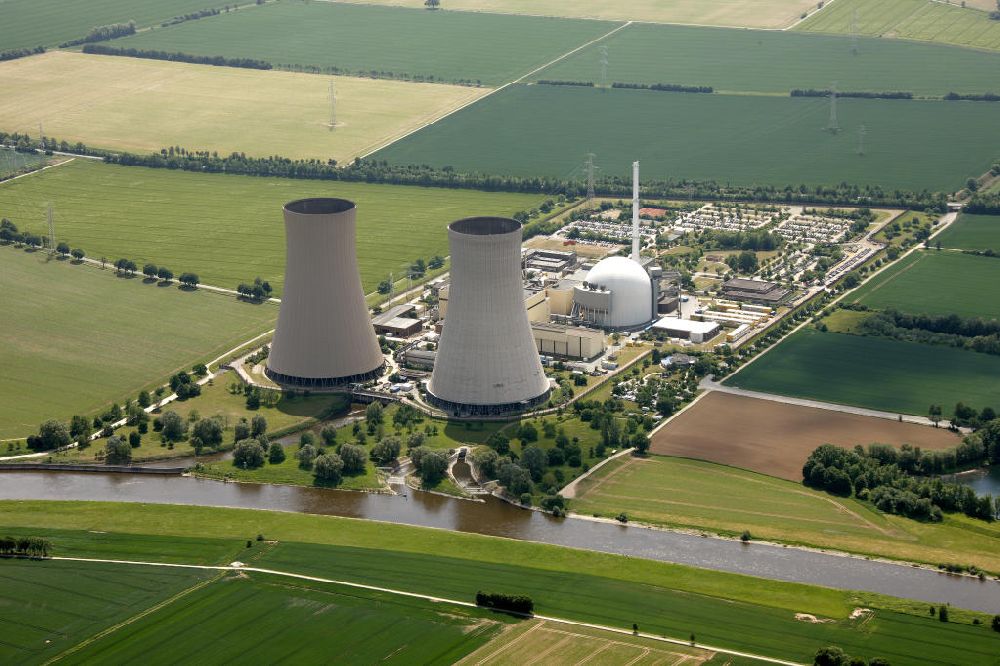 Aerial photograph Grohnde - Kernkraftwerk KKW / Atomkraftwerk AKW Grohnde KWG an der Weser in Niedersachsen. Nuclear power station NPS / atomic plant Grohnde at the Weser river in Lower Saxony.