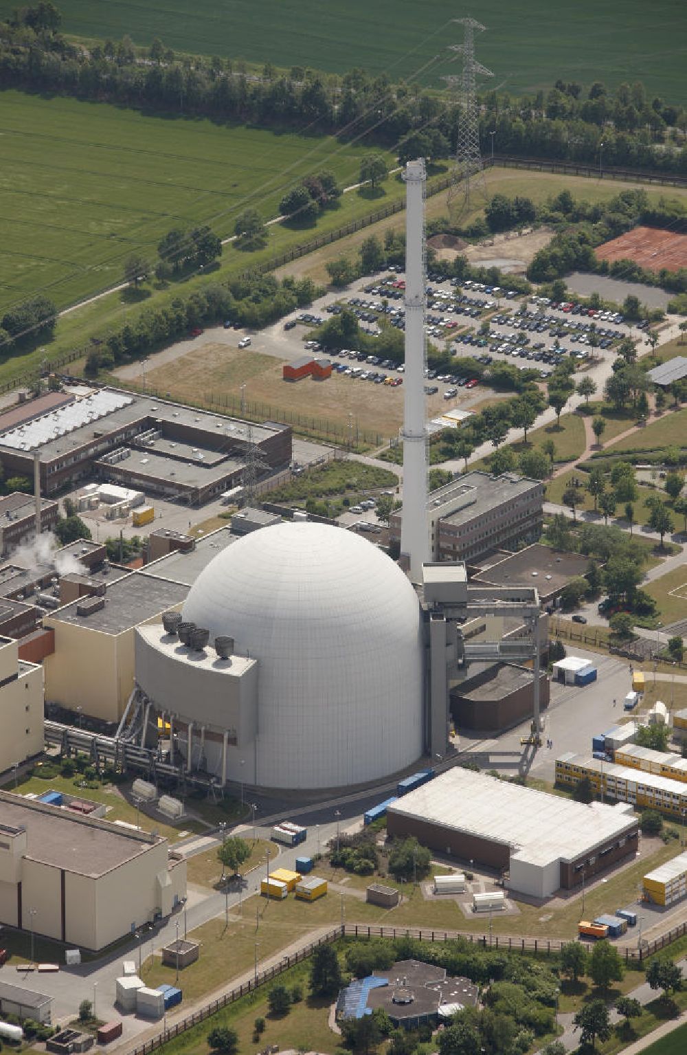 Aerial image Grohnde - Kernkraftwerk KKW / Atomkraftwerk AKW Grohnde KWG an der Weser in Niedersachsen. Nuclear power station NPS / atomic plant Grohnde at the Weser river in Lower Saxony.