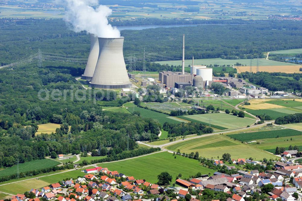 Gundremmingen from above - Kernkraftwerk KKW / Atomkraftwerk AKW Gundremmingen KGG bzw. KRB an der Donau in Bayern. Betreiber ist die Kernkraftwerk Gundremmingen GmbH (KGG). Nuclear power station NPS / atomic plant Gundremmingen at the Donau river in Bavaria.