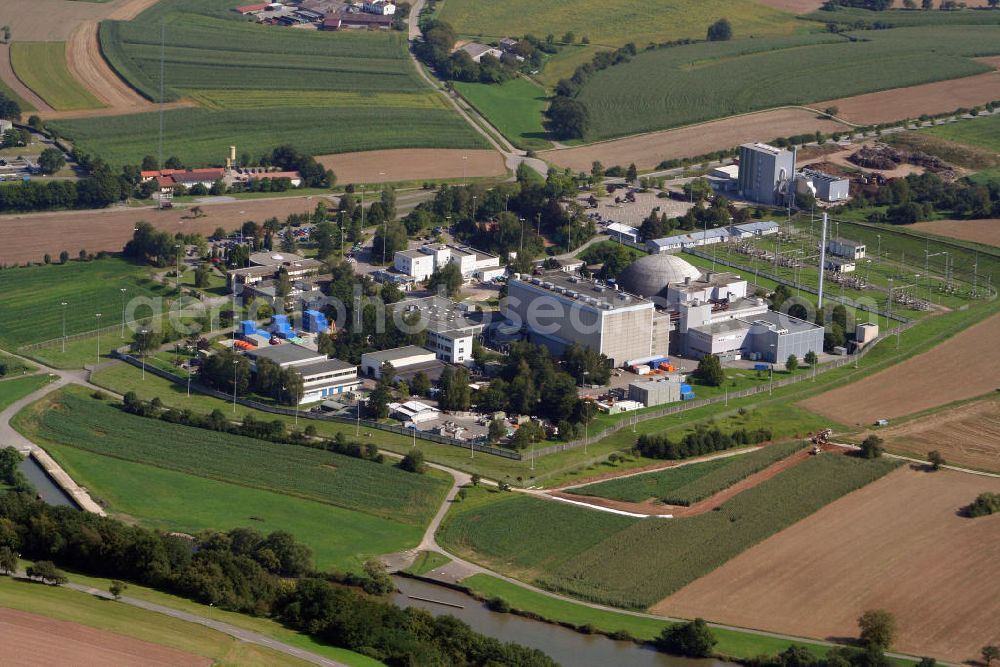 Obrigheim from above - Blick auf das stillgelegte Kernkraftwerk Obrigheim (KWO). Das Kraftwerk ist mit einem leichtwassermoderierten Druckwasserreaktor ausgerüstet. Die elektrische Bruttoleistung des Kraftwerkes betrug 357 MW. Am 22. September 1968 wurde der Reaktor erstmals kritisch. Die Anlage wurde am 11. Mai 2005 endgültig abgeschaltet. Betreiber ist die EnBW Kraftwerke AG. Kontakt EnBW Energie Baden-Württemberg AG: Tel. +49(0)721 6300, Email: kontakt@enbw.com