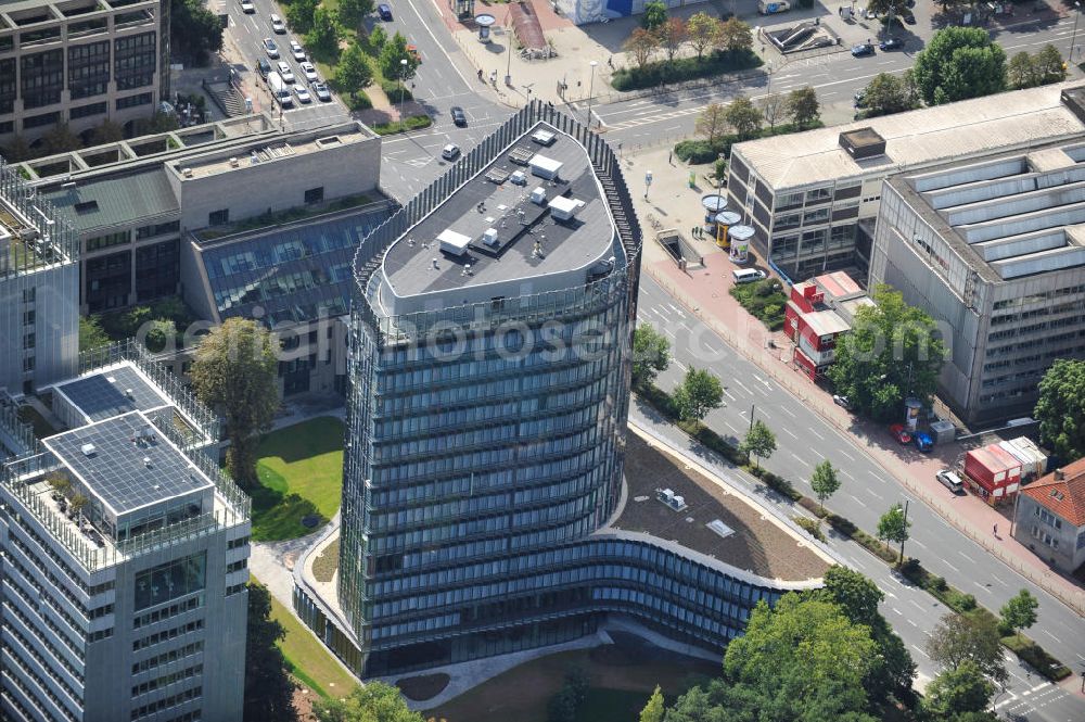 Frankfurt am Main from the bird's eye view: The Westarkade is an office building in Frankfurt am Main. It is located at the Westend district between Zeppelinallee, Bockenheimer Landstraße and Palmengarten. It is owned by the KfW banking group