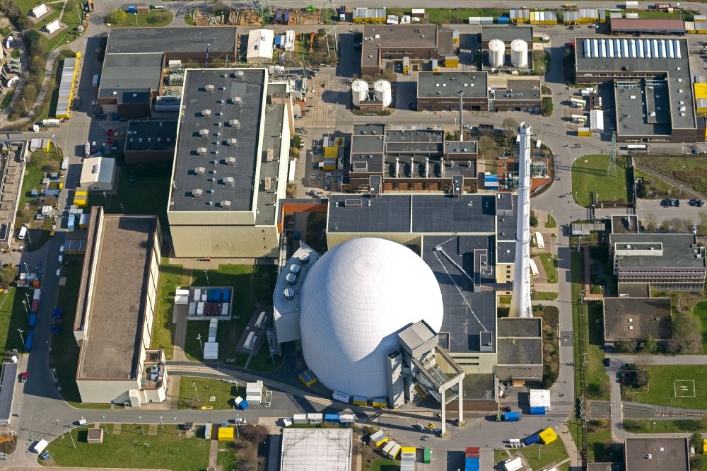 Aerial photograph Grohnde - View onto the cooling tower of the Nuclear Power Plant in Grohnde in the state Lower Saxony. It is located north of Grohnde at the river Weser