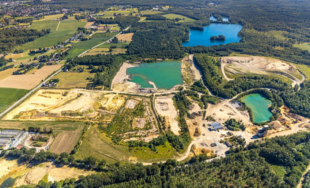 Aerial photograph Bottrop - Site and tailings area of the gravel and sand mine of Lore Spickermann GmbH & Co. KG in Kirchhellen in the state of North Rhine-Westphalia