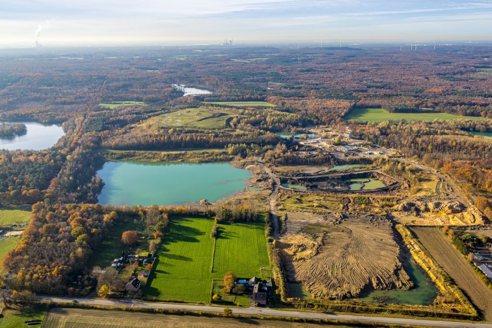 Aerial image Bottrop - Site and tailings area of the gravel and sand mine of Lore Spickermann GmbH & Co. KG in Kirchhellen in the state of North Rhine-Westphalia