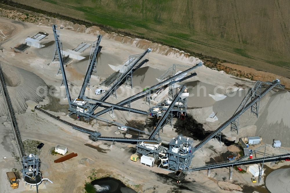 Aerial image Kemberg - Site and tailings area of the gravel mining of Fenger Beton und Kies GmbH & Co KG on B182 in the district Rackith in Kemberg in the state Saxony-Anhalt, Germany