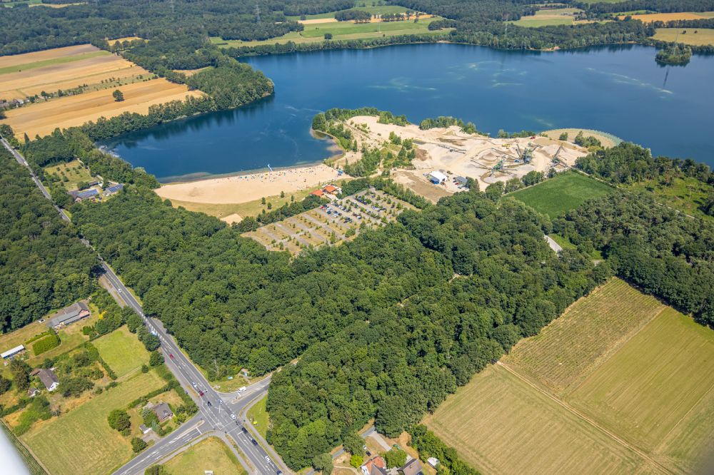Aerial image Voerde (Niederrhein) - Site and tailings area of the gravel mining of Heidelberger Kieswerke Rhein-Ruhr GmbH - Kieswerk Huenxe in Voerde (Niederrhein) in the state North Rhine-Westphalia, Germany