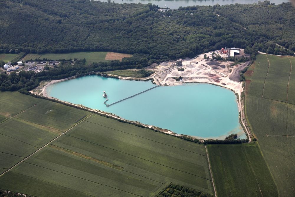 Breisach am Rhein from above - Site, quarry pond and tailings area of the gravel mining in the quarry pond Oberrimsingen near Breisach am Rhein in the state Baden-Wuerttemberg
