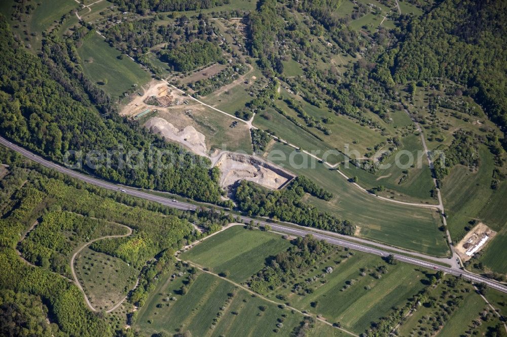 Aerial image Kämpfelbach - Site and tailings area of the gravel mining in the district Ersingen in Kaempfelbach in the state Baden-Wuerttemberg, Germany