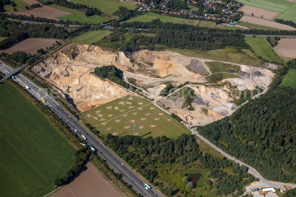 Buchholz in der Nordheide from the bird's eye view: Site and tailings area of the gravel mining RBS Sand- and Kiesbetrieb GmbH & Co. KG on Soeoel'n in Buchholz in der Nordheide in the state Lower Saxony, Germany