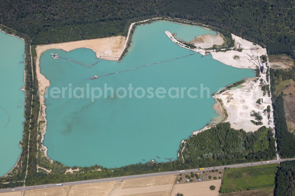 Neumalsch from above - Lake shore and overburden areas of the quarry lake and gravel open pit Kieswerk on Hardteck Wenzelburger and Stueckle GmbH & Co. in Neumalsch in the state Baden-Wuerttemberg, Germany