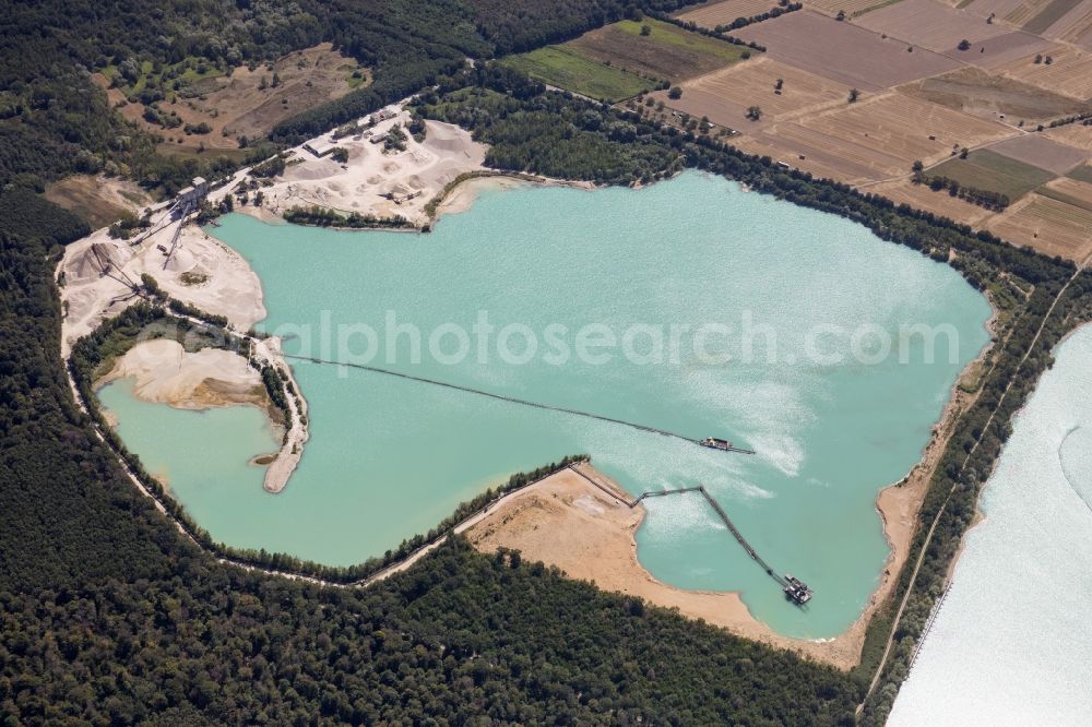 Aerial image Neumalsch - Lake shore and overburden areas of the quarry lake and gravel open pit Kieswerk on Hardteck Wenzelburger and Stueckle GmbH & Co. in Neumalsch in the state Baden-Wuerttemberg, Germany