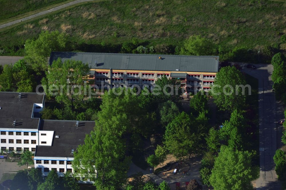 Berlin from the bird's eye view: In Elsenstrasse in the district of Berlin Mahlsdorf the nursery Zu den Seen is . The facilities for children with a large garden celebrates its 30th anniversary these days