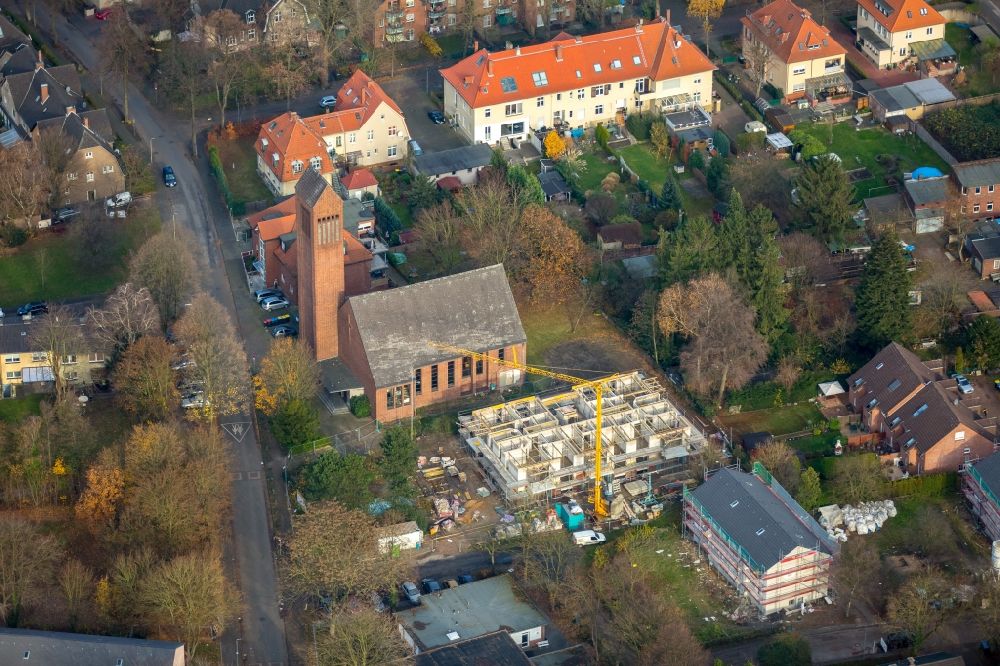 Dinslaken from the bird's eye view: Church building on the Haldenstrasse in the district Oberlohberg in Dinslaken in the state North Rhine-Westphalia