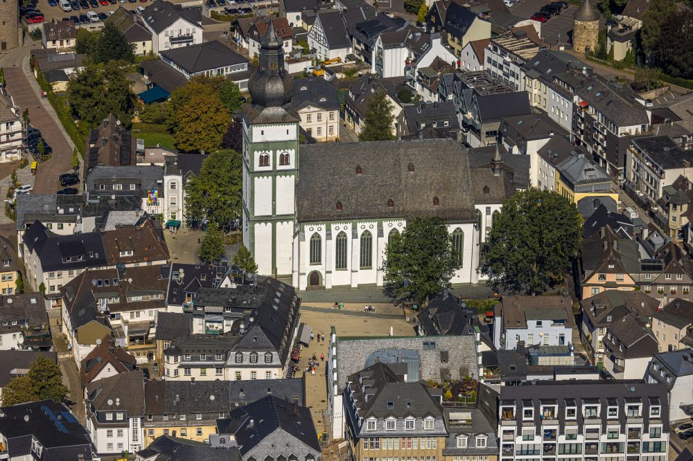 Aerial photograph Attendorn - Church building St. Johannes Baptist Am Kirchplatz in Attendorn in the state North Rhine-Westphalia, Germany