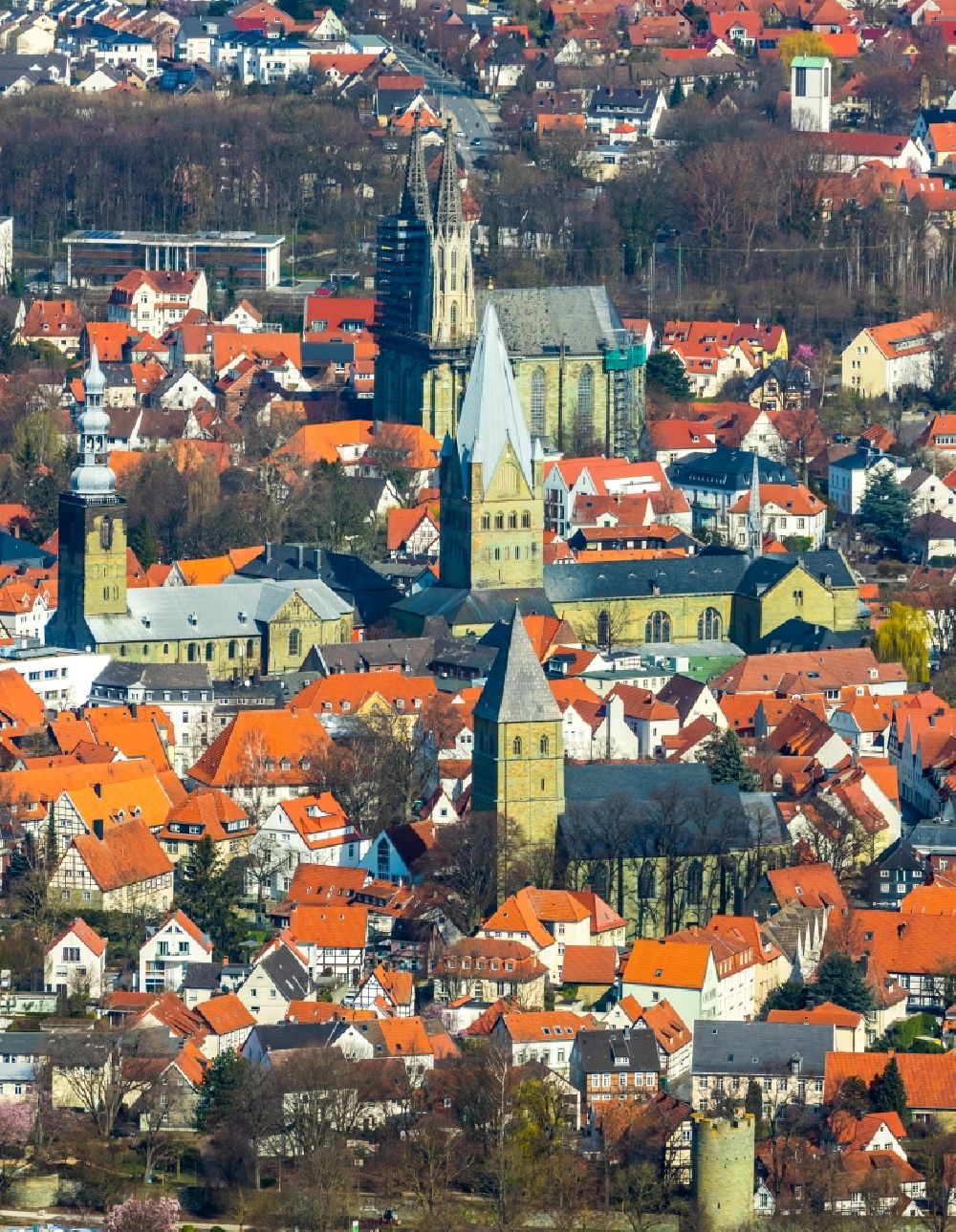Soest from the bird's eye view: Churches and St. Patrokli Cathedral in the city center in Soest in the state North Rhine-Westphalia, Germany