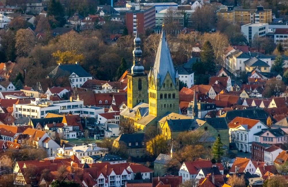 Soest from the bird's eye view: Churches and St. Patrokli Cathedral in the city center in Soest in the state North Rhine-Westphalia, Germany