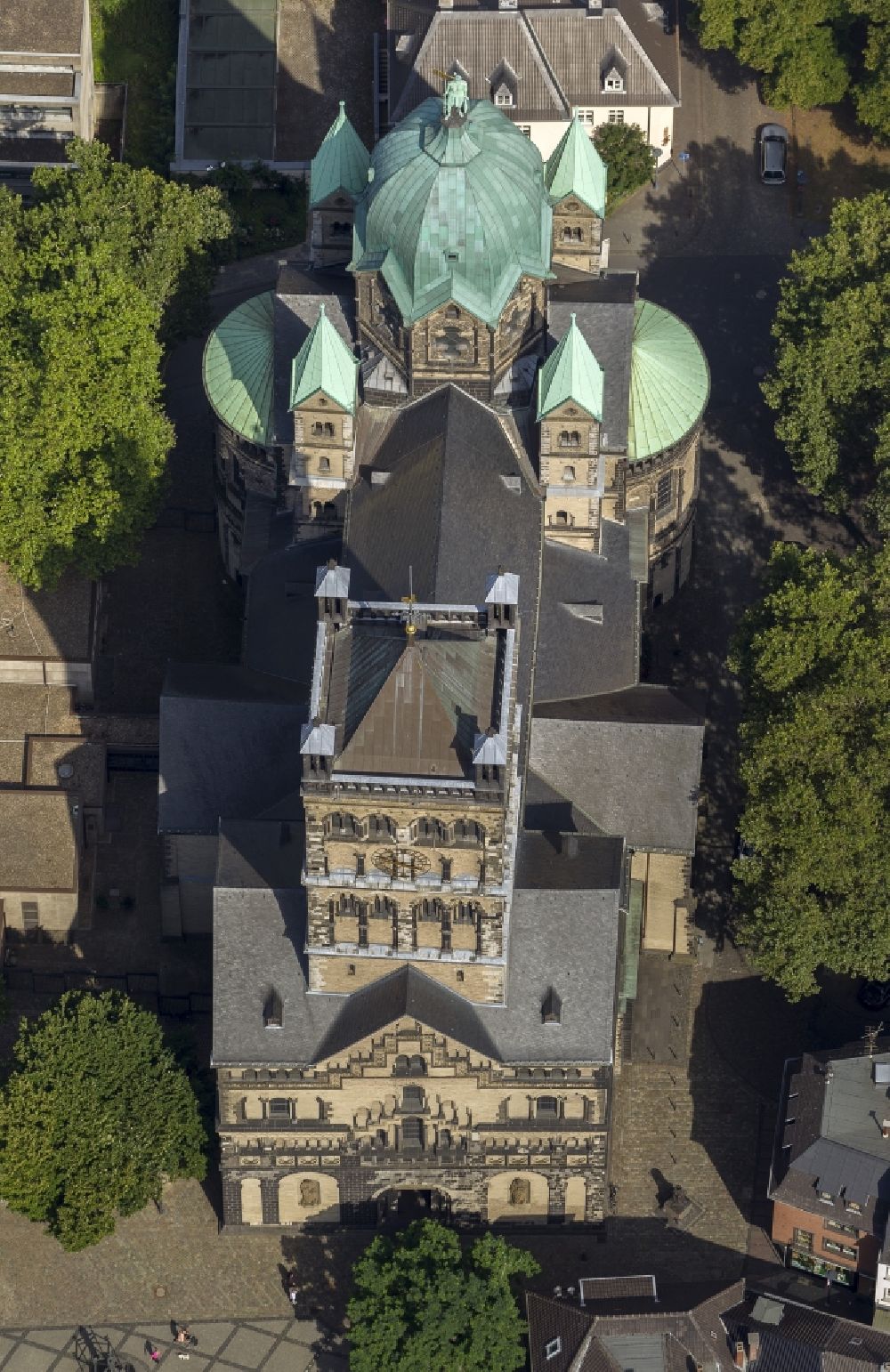 Aerial photograph Neuss - Church of Quirinus-Münster Neuss North Rhine-Westphalia