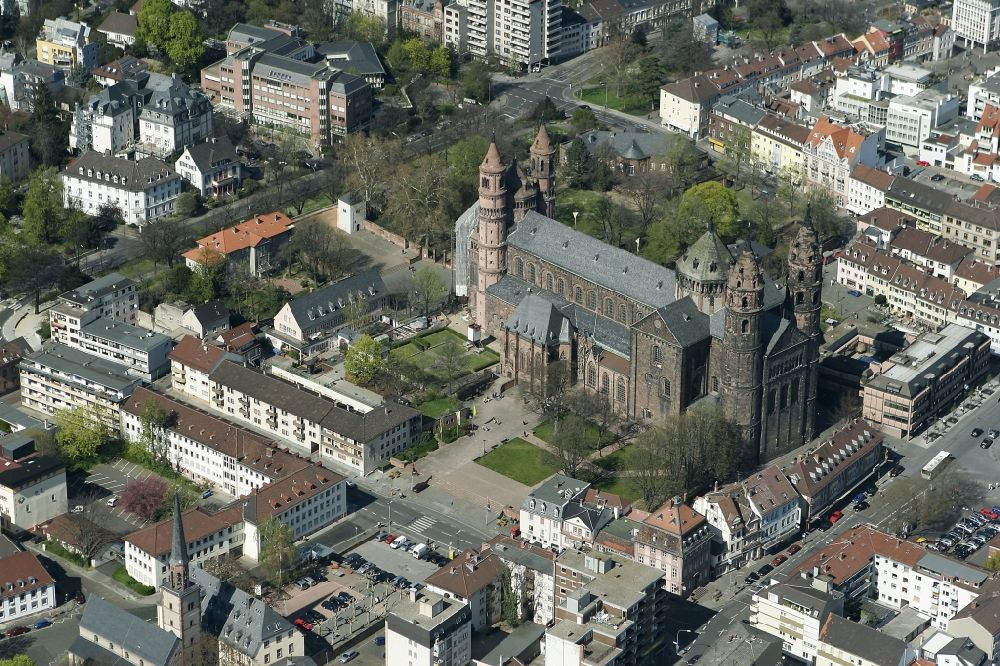 Worms from the bird's eye view: Church of Worms Cathedral in the state of Rhineland-Palatinate