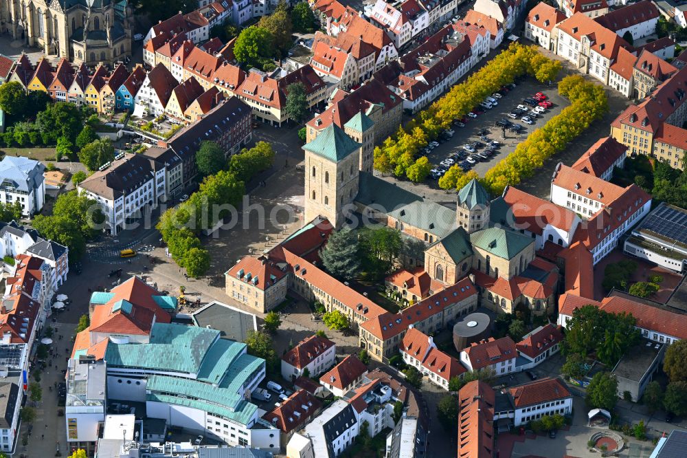Aerial photograph Osnabrück - Church building of the cathedral Dom St. Petrus in the old town on street Grosse Domsfreiheit in Osnabrueck in the state Lower Saxony, Germany