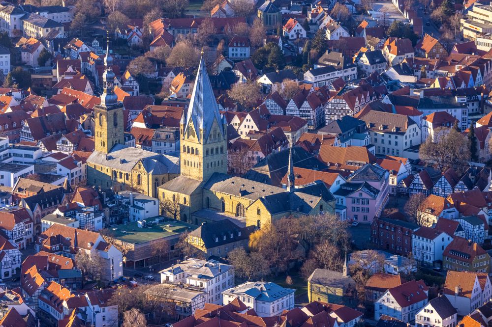 Soest from above - Church buildings St. Patrokli-Dom and St. Petri in the old town center of downtown in Soest in the state North Rhine-Westphalia, Germany