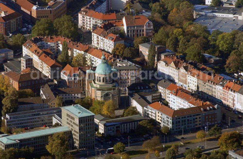 Hannover from above - Church building in Propsteikirche Basilika St. Clemens Old Town- center of downtown on street Goethestrasse in the district Calenberger Neustadt in Hannover in the state Lower Saxony, Germany