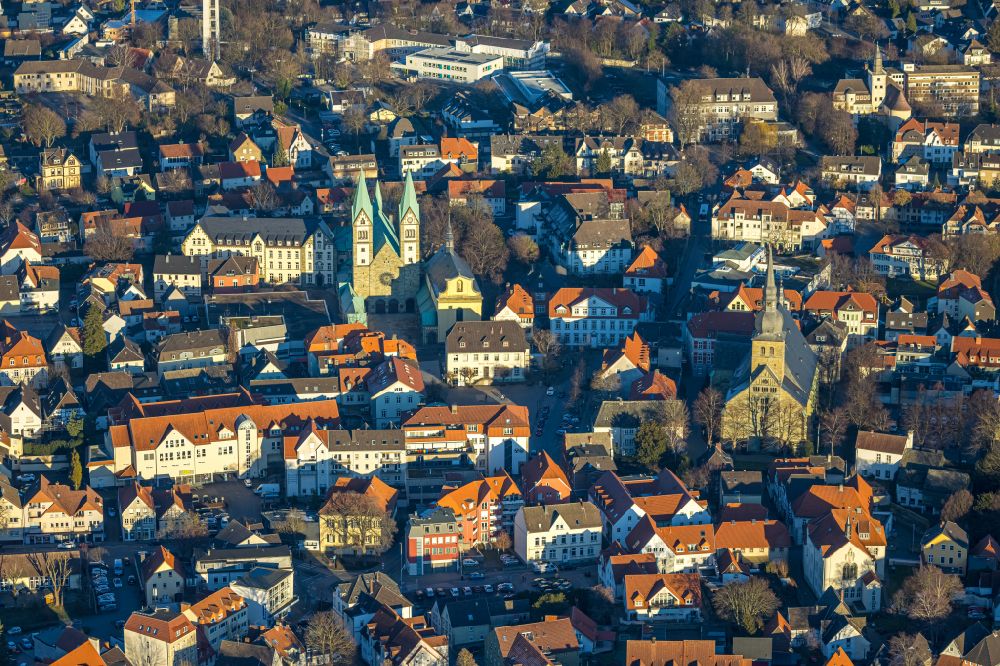 Aerial photograph Werl - Church building Wallfahrtsbasilika Mariae Heimsuchung and St. Walburga in Werl at Ruhrgebiet in the state North Rhine-Westphalia, Germany