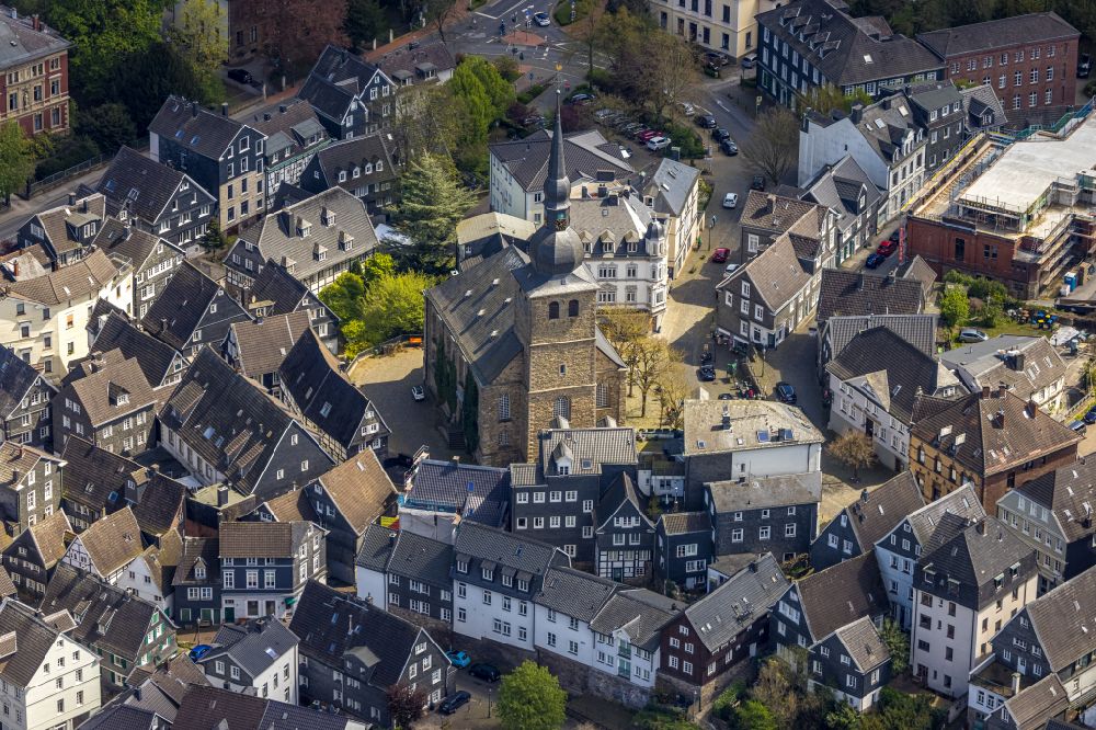 Langenberg from the bird's eye view: Church building Alte Kirche on street Hellerstrasse in Langenberg at Ruhrgebiet in the state North Rhine-Westphalia, Germany