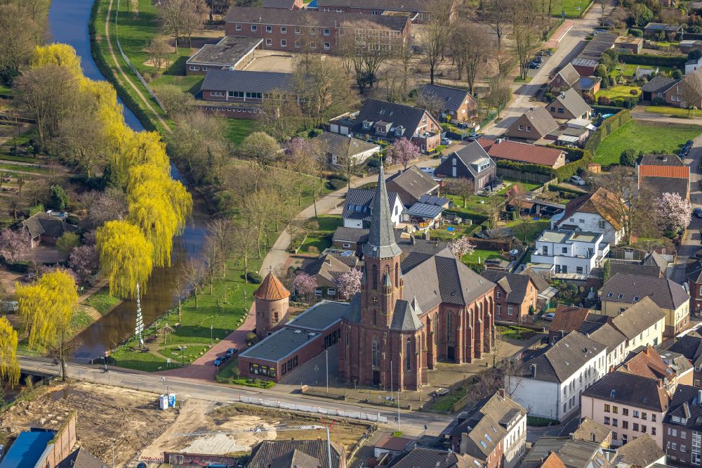 Aerial image Isselburg - Church building in St. Bartholomaeus Old Town- center of downtown on street Muensterdeich in Isselburg in the state North Rhine-Westphalia, Germany