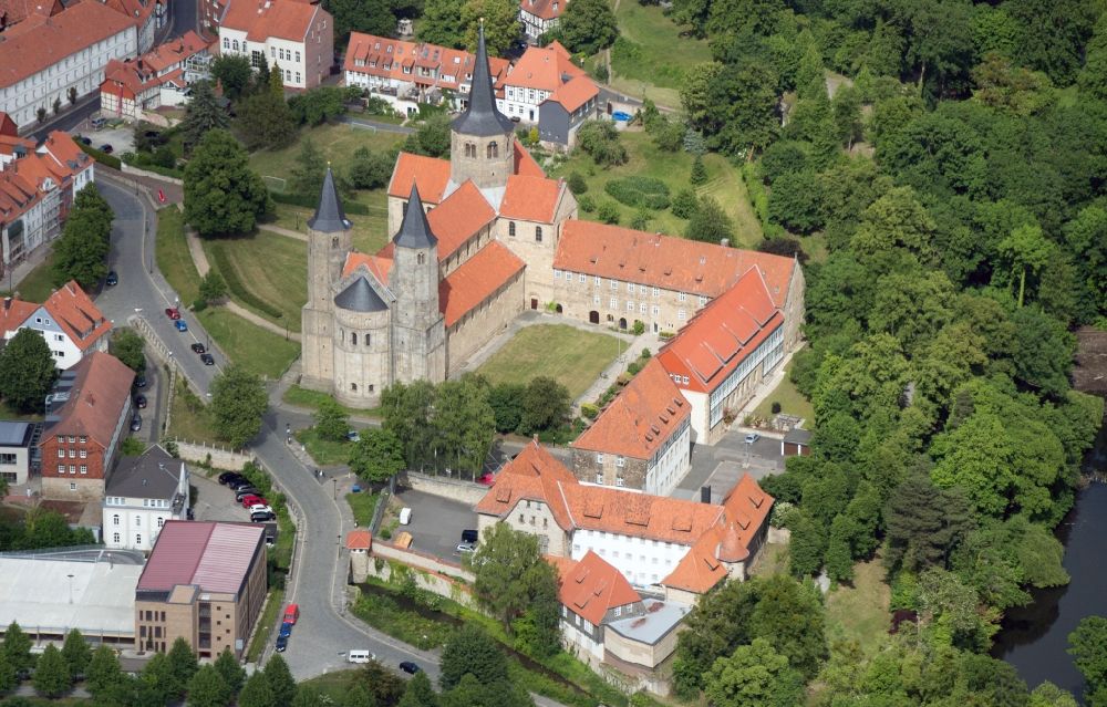Hildesheim from the bird's eye view: Church building of the cathedral of Basilika St. Godehard in Hildesheim in the state Lower Saxony