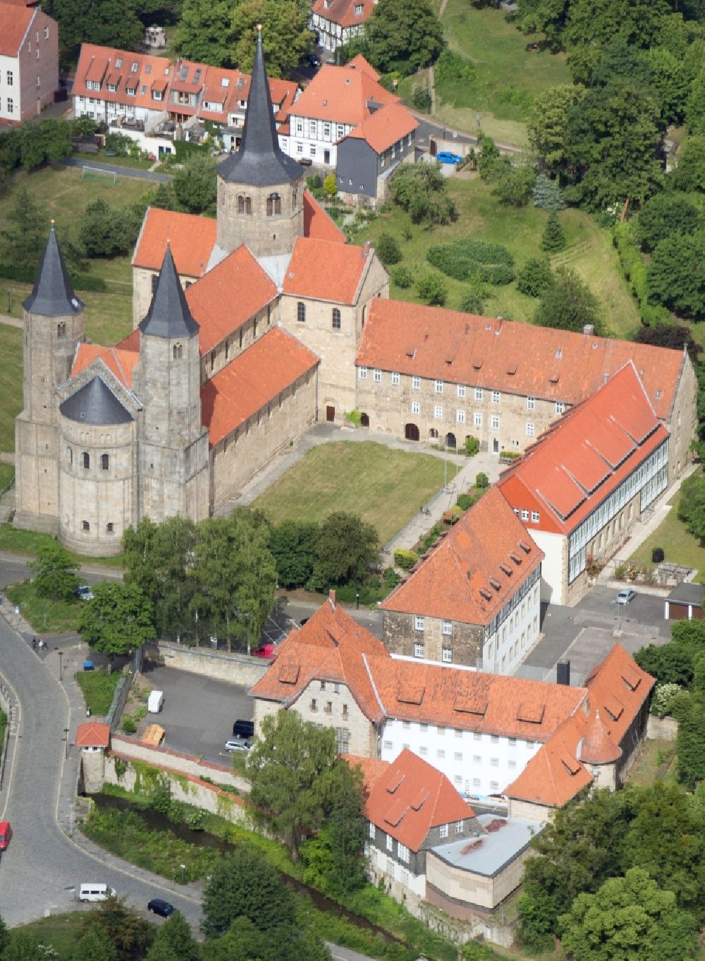 Aerial image Hildesheim - Church building of the cathedral of Basilika St. Godehard in Hildesheim in the state Lower Saxony