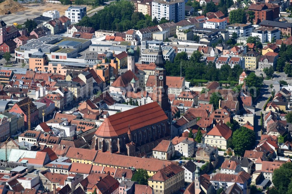 Aerial photograph Straubing - Church building Basilika St. Jakob on Pfarrplatz in Straubing in the state Bavaria, Germany