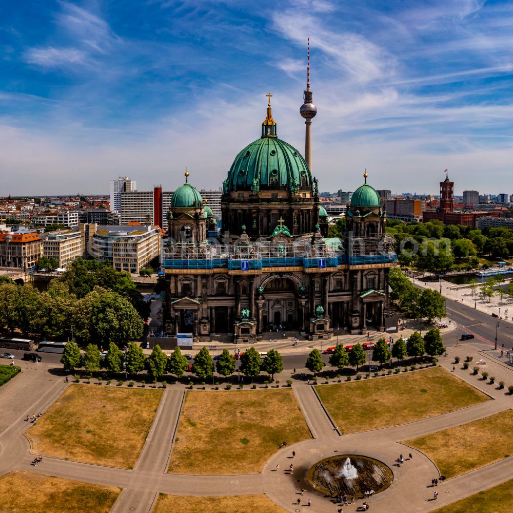 Berlin from the bird's eye view: Church building of the cathedral of Berlin (Supreme Parish and Collegiate Church) on Museum Island in the Mitte part of Berlin in Germany