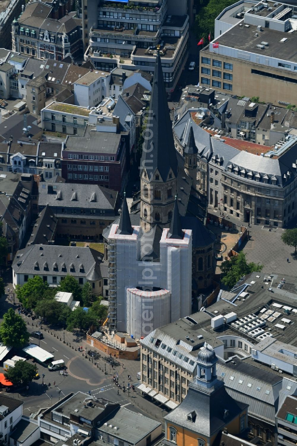 Aerial photograph Bonn - Church building of the cathedral of Bonner Muenster on Muensterplatz in Bonn in the state North Rhine-Westphalia, Germany