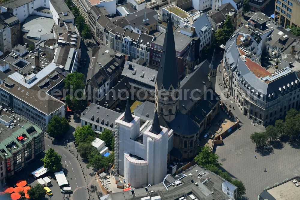 Bonn from the bird's eye view: Church building of the cathedral of Bonner Muenster on Muensterplatz in Bonn in the state North Rhine-Westphalia, Germany