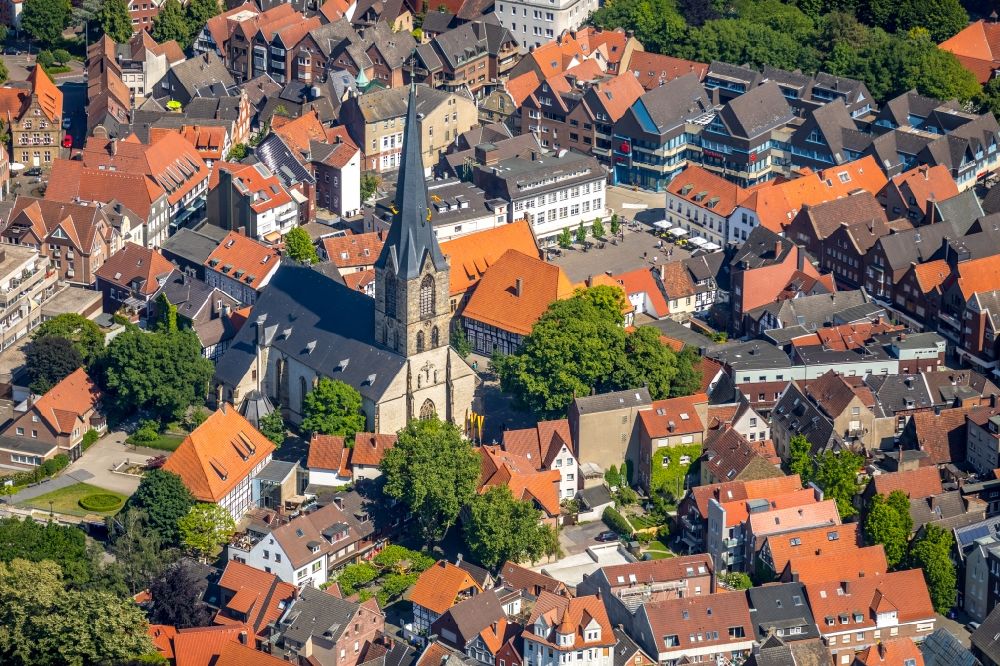Aerial image Werne - Church building of St. Christophorus Kirche on Kirchhof in Werne in the state North Rhine-Westphalia, Germany