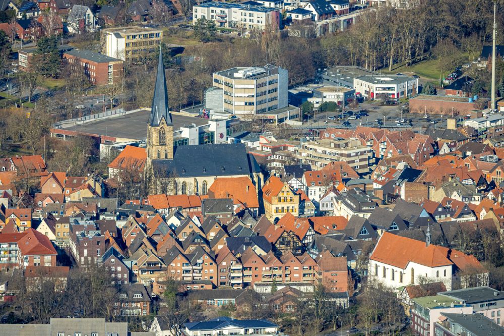 Aerial photograph Werne - Church building of St. Christophorus Kirche on Kirchhof in Werne in the state North Rhine-Westphalia, Germany