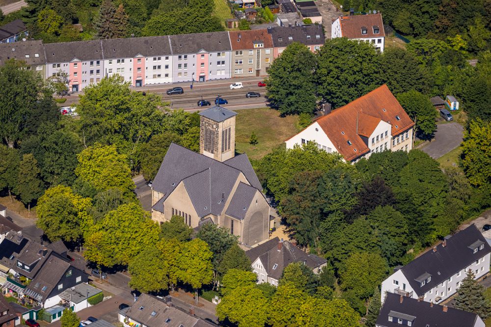 Gelsenkirchen from above - Church building Christus-Kirche on street Bergstrasse in the district Beckhausen in Gelsenkirchen at Ruhrgebiet in the state North Rhine-Westphalia, Germany