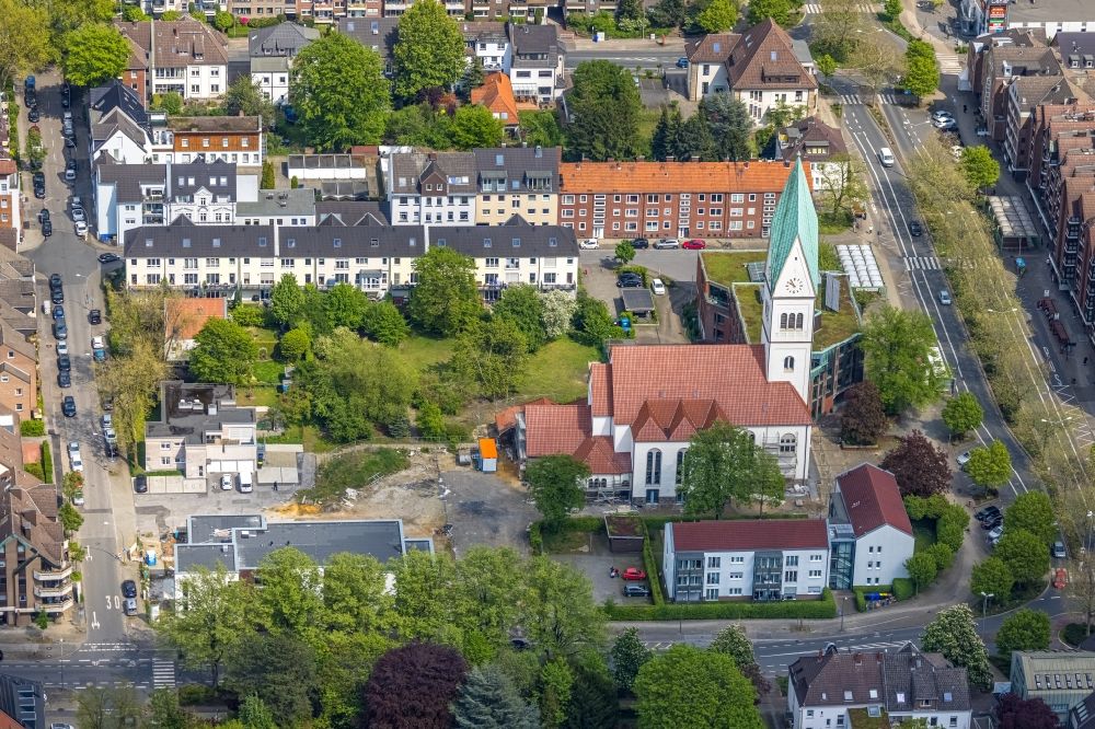 Gladbeck from the bird's eye view: Church building Christus Kirche in Gladbeck at Ruhrgebiet in the state North Rhine-Westphalia, Germany