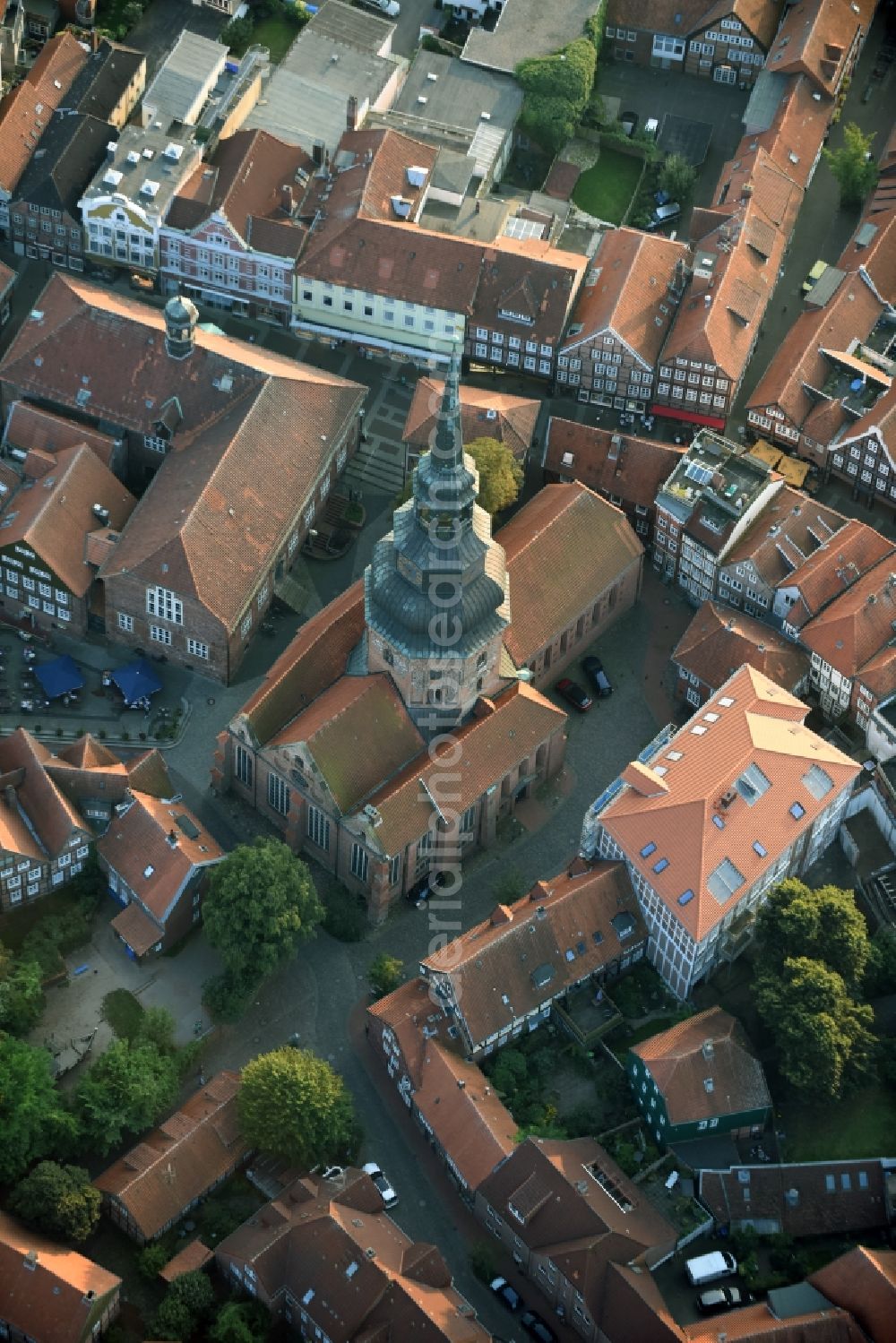 Aerial photograph Stade - Church building St. Cosmae-Nicolai church at the Cosmea church graveyard in Stade in the state Lower Saxony