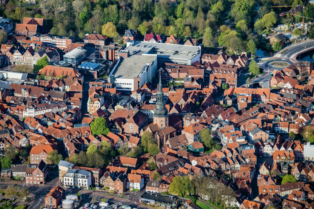Aerial image Stade - Church building St. Cosmae-Nicolai church at the Cosmea church graveyard in Stade in the state Lower Saxony