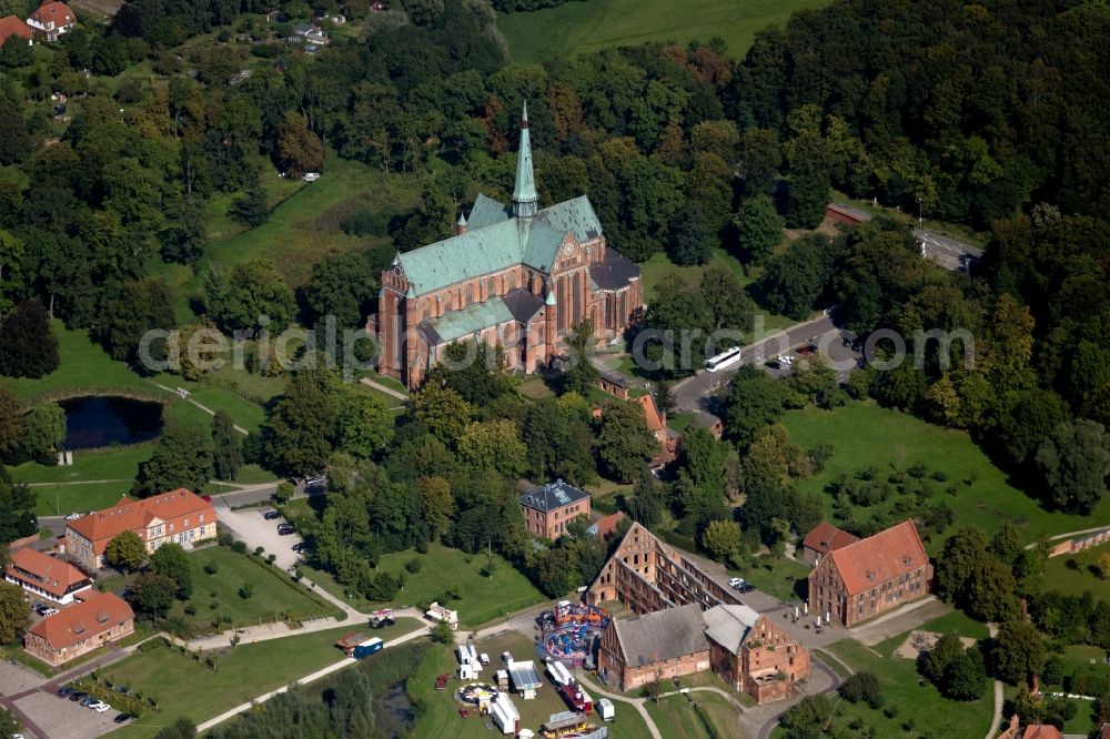 Aerial image Bad Doberan - Church building of the cathedral of Doberaner Muenster on Klosterstrasse in Bad Doberan in the state Mecklenburg - Western Pomerania, Germany