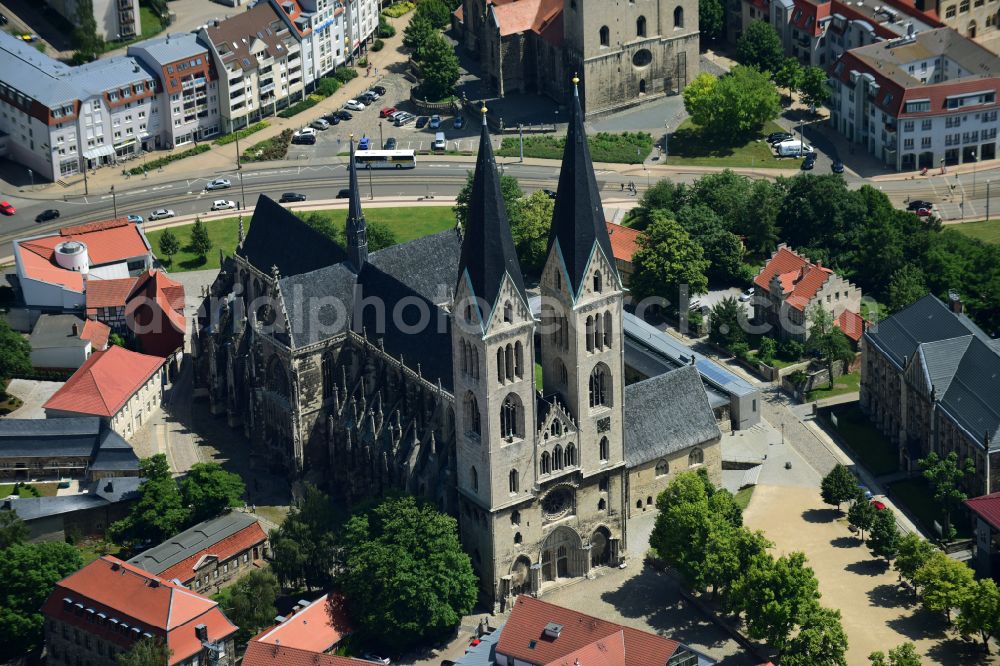 Halberstadt from the bird's eye view: Church building of the cathedral and Domschatz in Halberstadt in the state Saxony-Anhalt, Germany