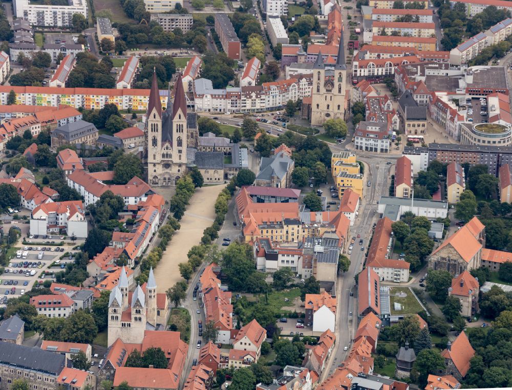 Aerial photograph Halberstadt - Church building of the cathedral and Domschatz in Halberstadt in the state Saxony-Anhalt, Germany
