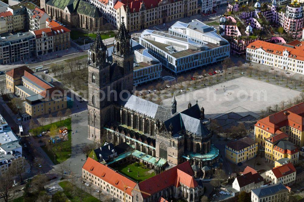 Magdeburg from above - Church building of the cathedral of Dom zu Magdeburg in the district Altstadt in Magdeburg in the state Saxony-Anhalt
