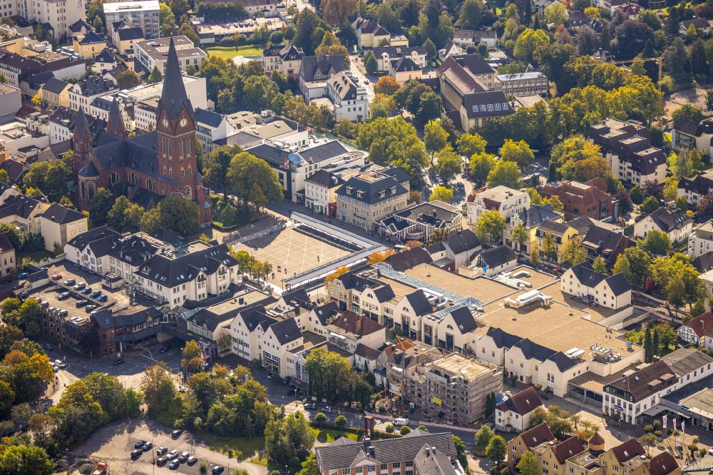 Arnsberg from above - Church building of the cathedral of St. Johannes-Baptist at Neheimer Markt in Arnsberg at Sauerland in the state North Rhine-Westphalia, Germany