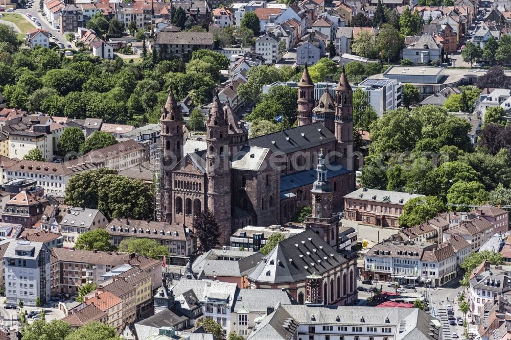 Aerial photograph Worms - Church building of the cathedral of Dom St. Peter on Domplatz in Worms in the state Rhineland-Palatinate, Germany